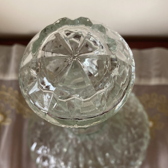 Vintage Wine Decanter Clear Glass with Top Diamond Cut in Excellent Condition - Picture 4 of 9